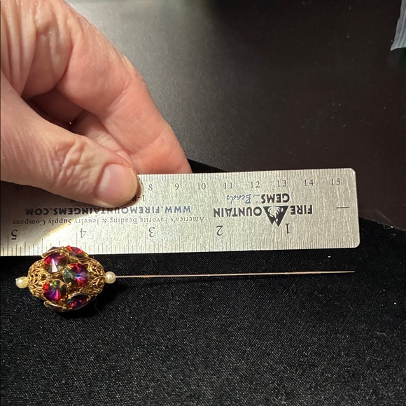 Elegant vintage 1950’s Gold with rhinestones in a Filigree hat Pin - Picture 2 of 12